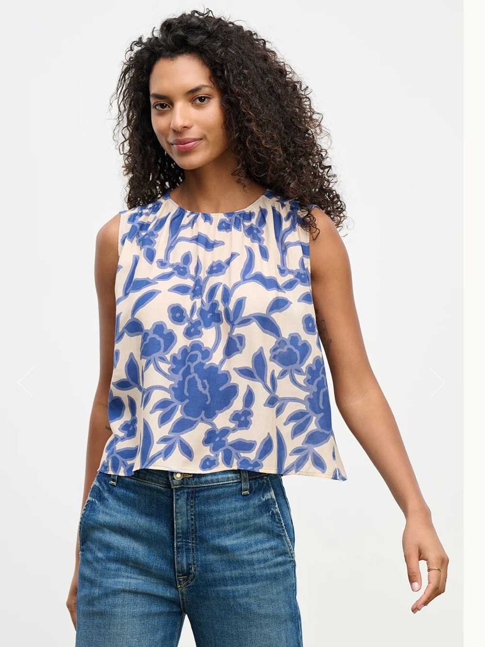 Velvet by Graham & Spencer Katerina Top. Size: Medium